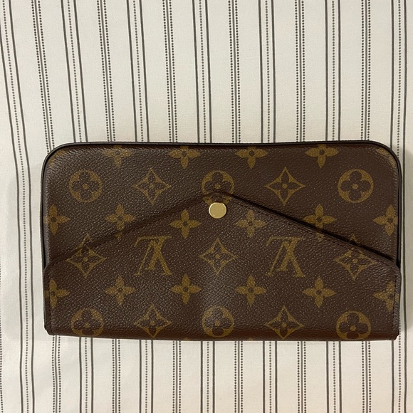 Louis Vuitton - Picture 6 of 7